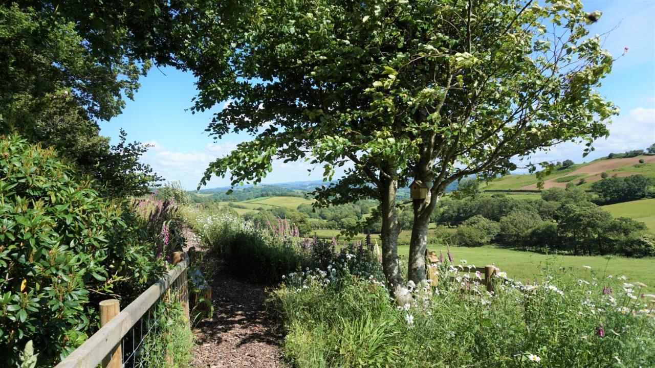 Shepherd'S Watch Cottage - 5* Cyfie Farm With Private Hot Tub Llanfyllin Exterior foto