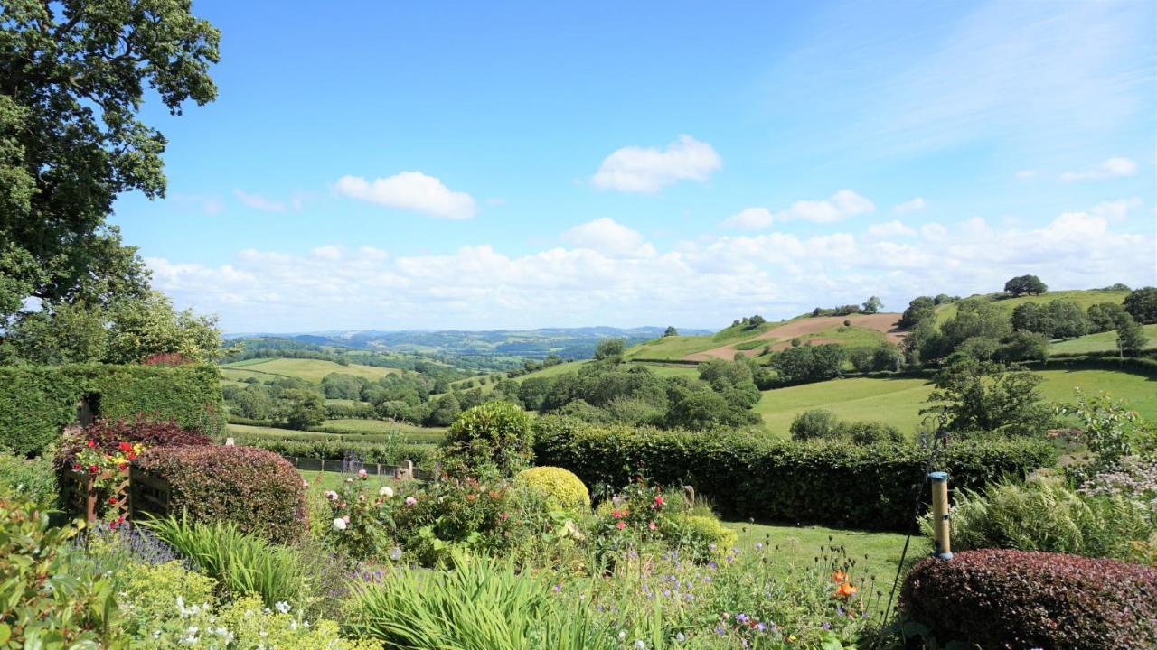 Shepherd'S Watch Cottage - 5* Cyfie Farm With Private Hot Tub Llanfyllin Exterior foto